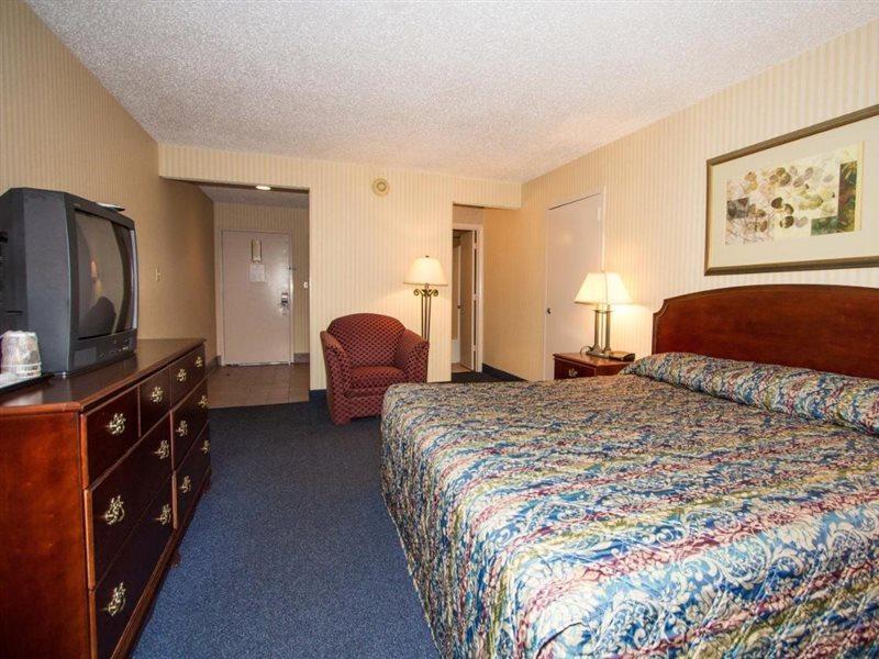 Red Roof Inn & Suites Newport News Zewnętrze zdjęcie