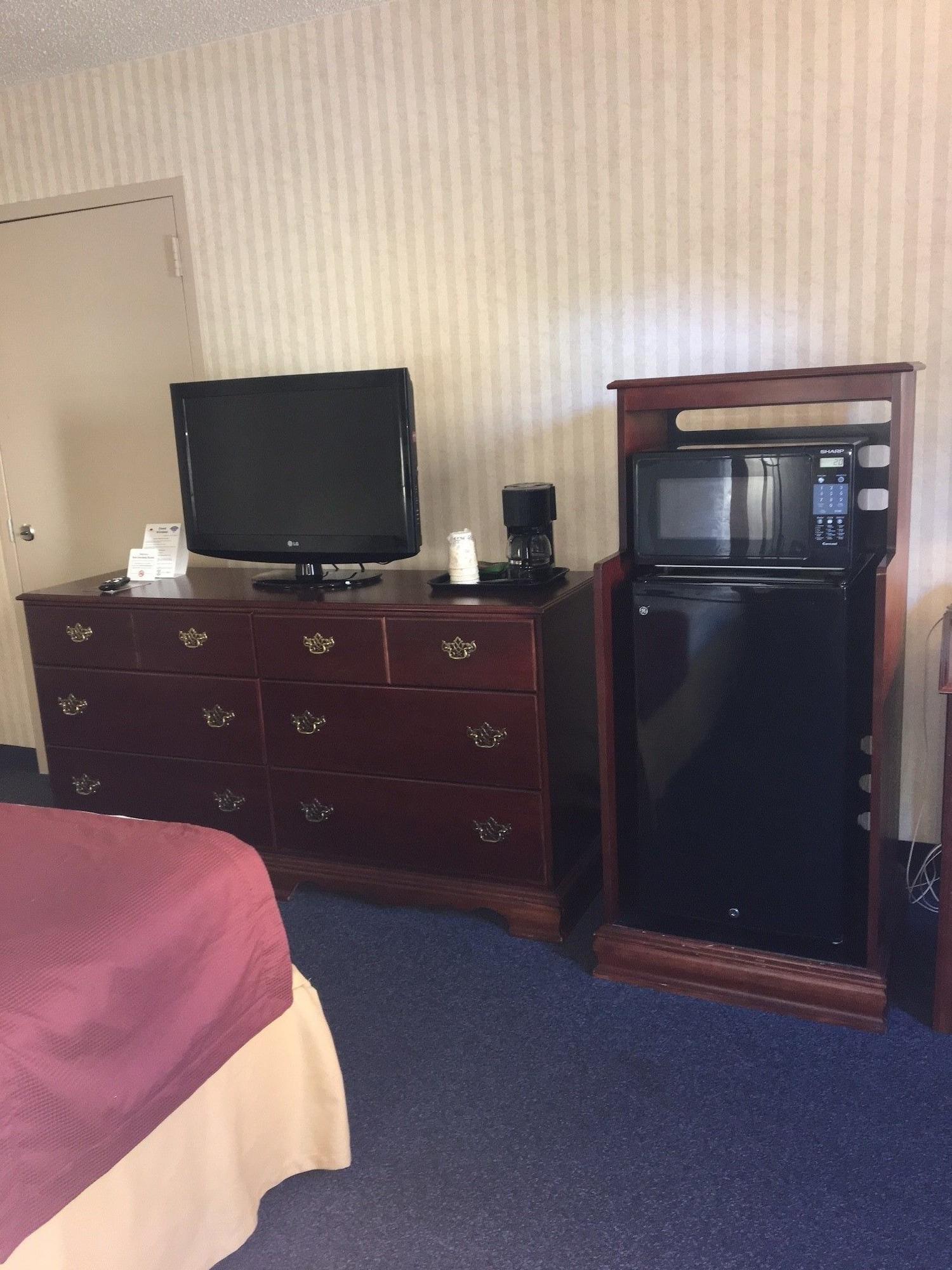 Red Roof Inn & Suites Newport News Zewnętrze zdjęcie