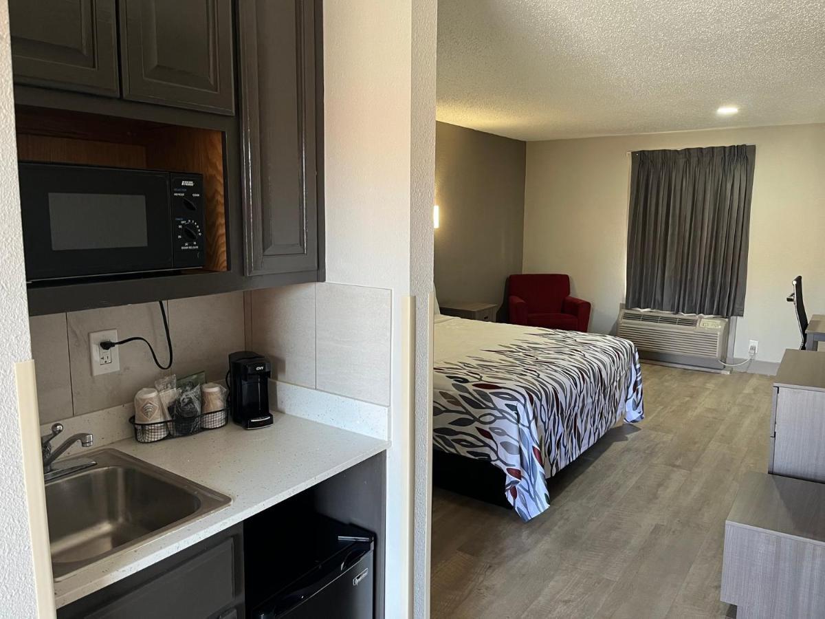 Red Roof Inn & Suites Newport News Zewnętrze zdjęcie