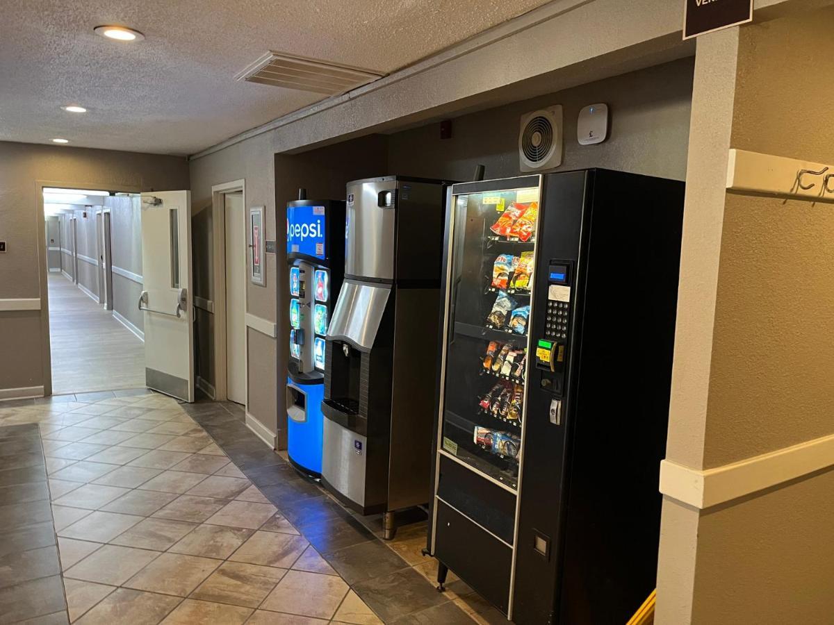 Red Roof Inn & Suites Newport News Zewnętrze zdjęcie