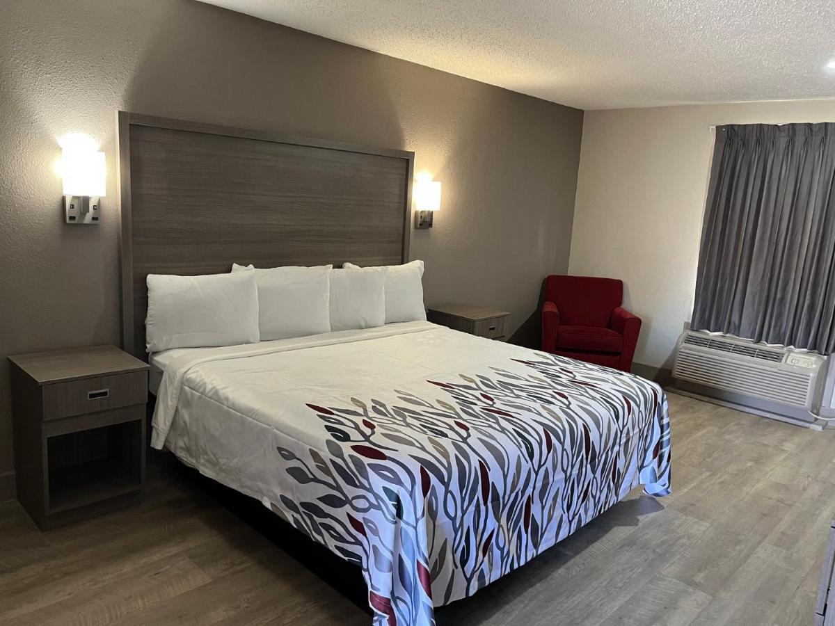 Red Roof Inn & Suites Newport News Zewnętrze zdjęcie