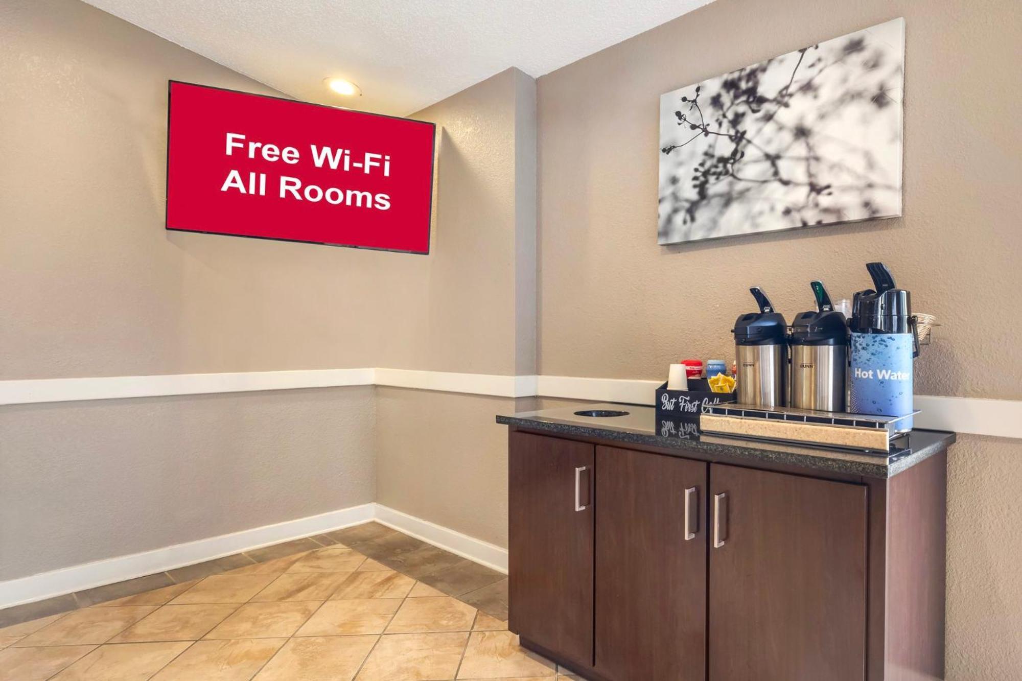 Red Roof Inn & Suites Newport News Zewnętrze zdjęcie