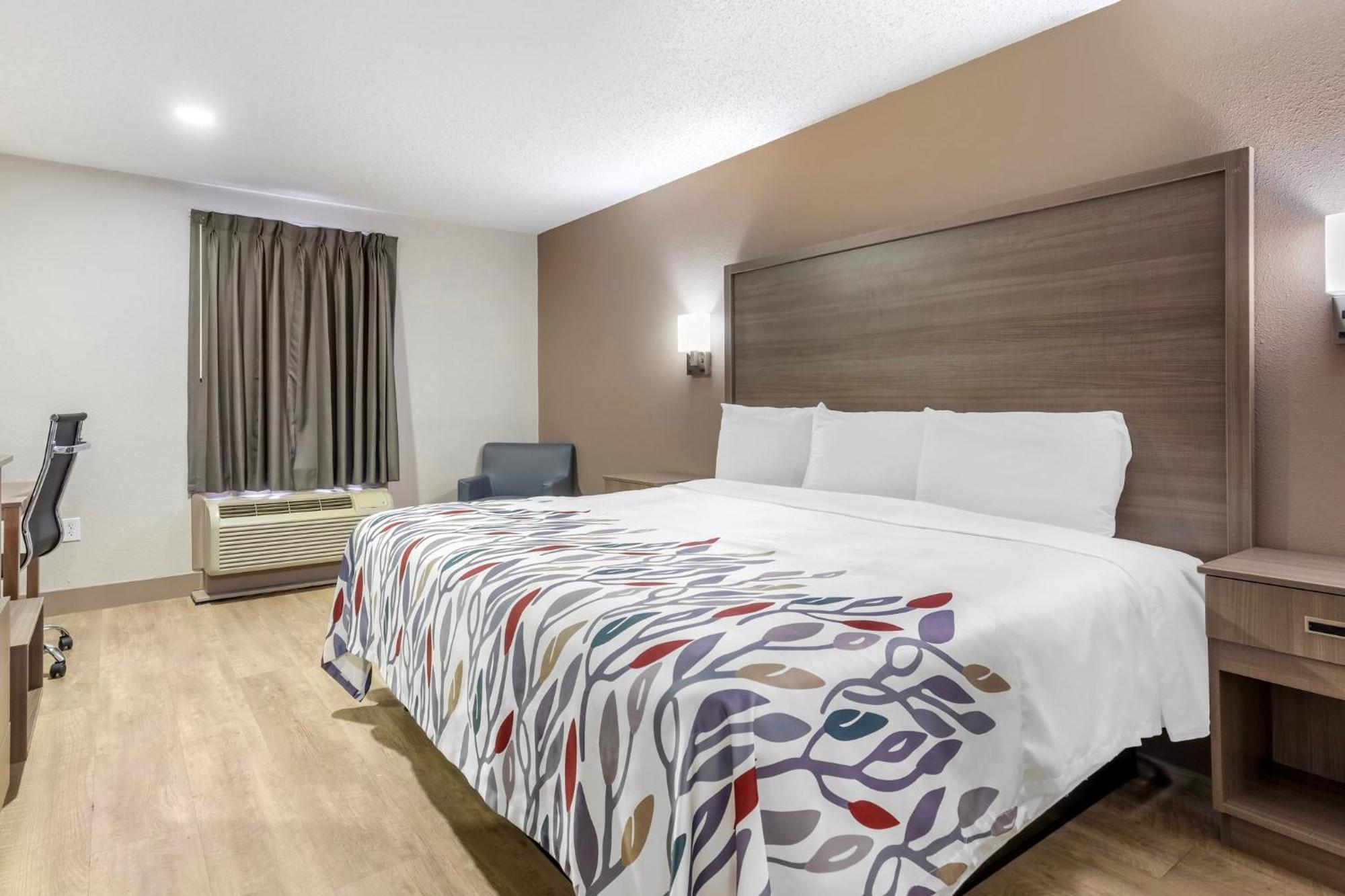 Red Roof Inn & Suites Newport News Zewnętrze zdjęcie