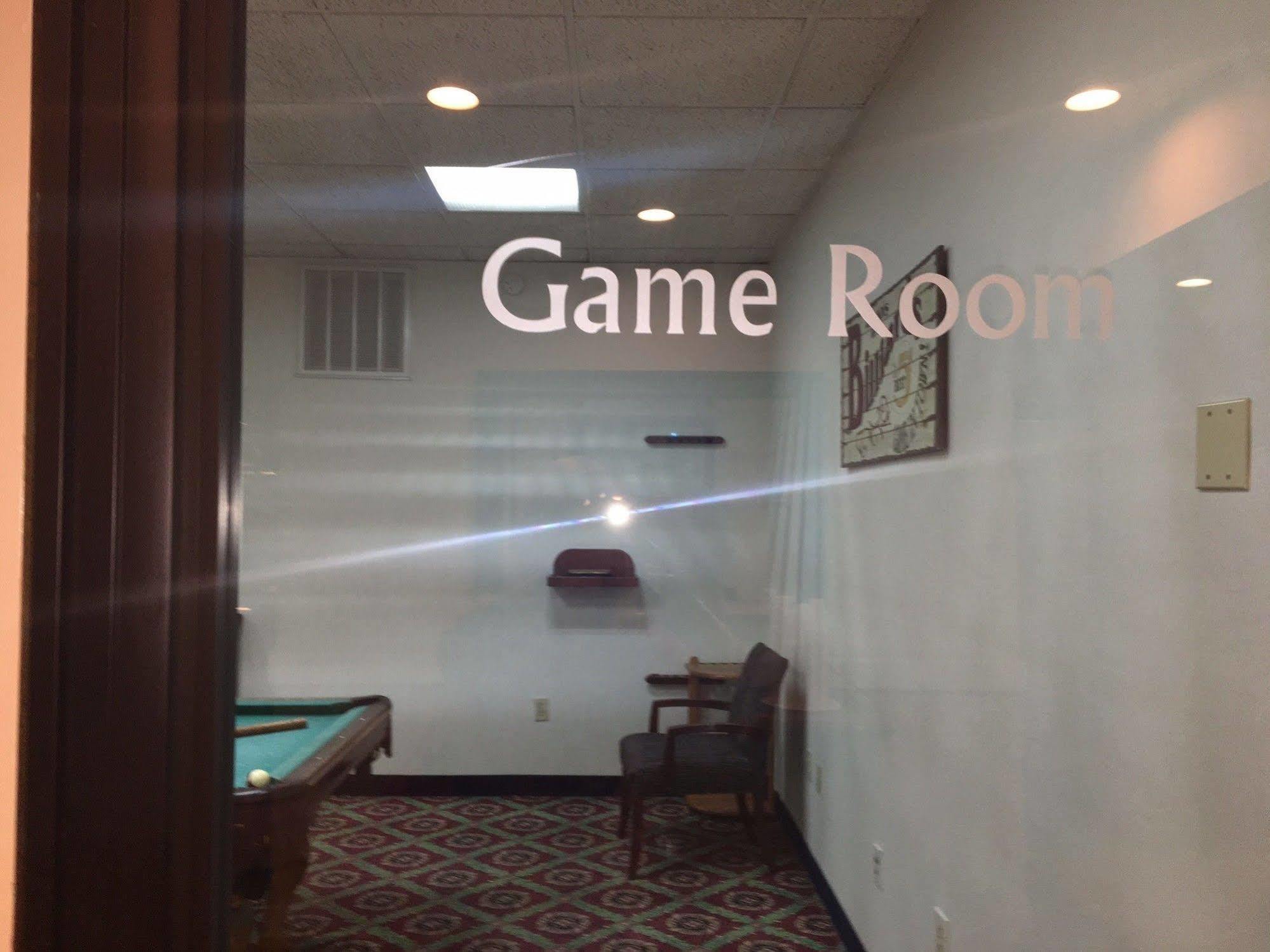 Red Roof Inn & Suites Newport News Zewnętrze zdjęcie